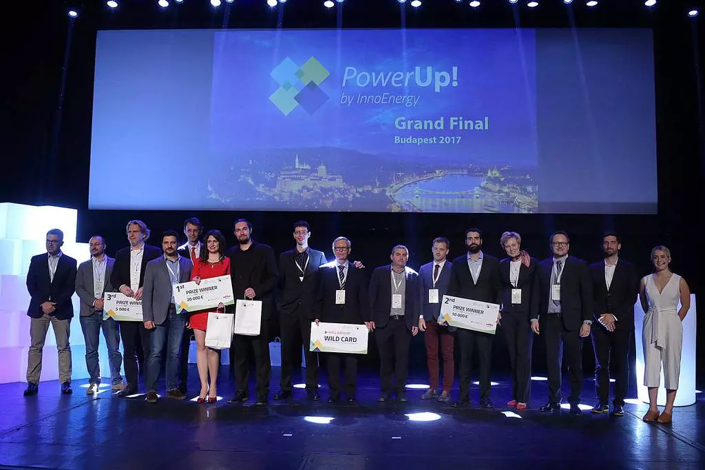 Slavnostní ceremoniál soutěže PowerUP Český Multiferm vlevo1