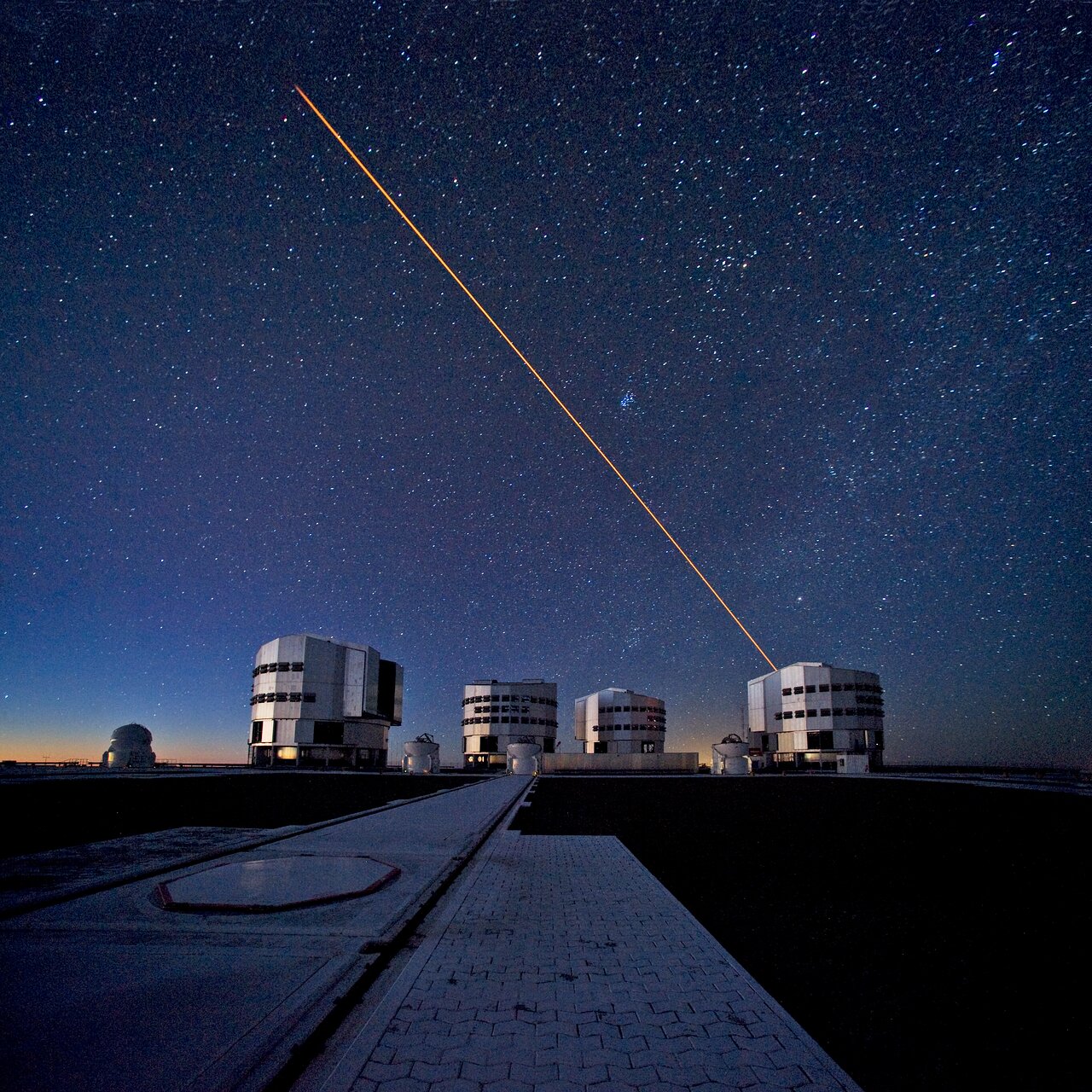 VLT v akci/ Foto: ESO Serge Brunier ESO VLT