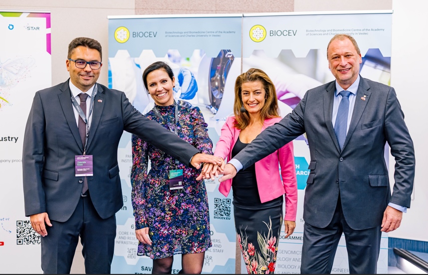 Zdeněk Eliáš, ekonomický specialista, Velvyslanectví České republiky v Bernu, Jana de Merlier, Michaela Hergetová a Tomáš Jan Podivinský, velvyslanec ČR ve Švýcarsku Hilase Merlier 2