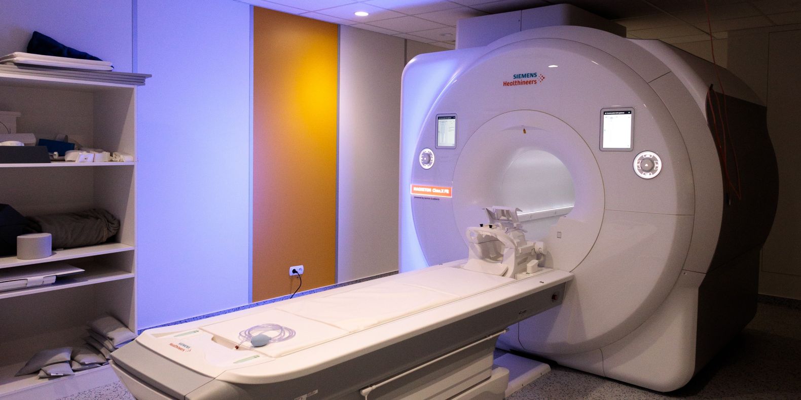 Desetileté výročí prvních měření za pomoci fMRI oslavila laboratoř prakticky – pořízením nového přístroje MR CEITEC lab