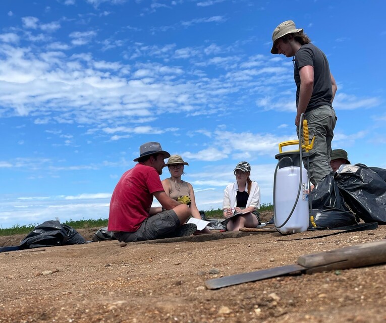 Archeologové ze ZČU pracují pod Řípem už několik let ZCU mohyla2