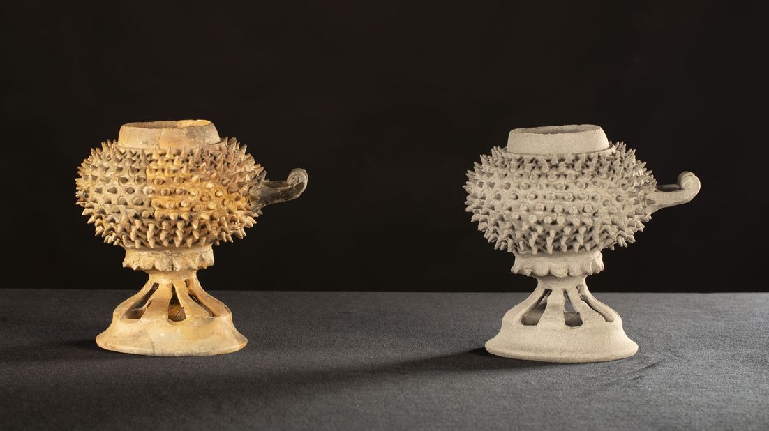 Originál a ještě nedokončená kopie (patina) z hradu Křivoklát ZCU original a nedokoncena replika