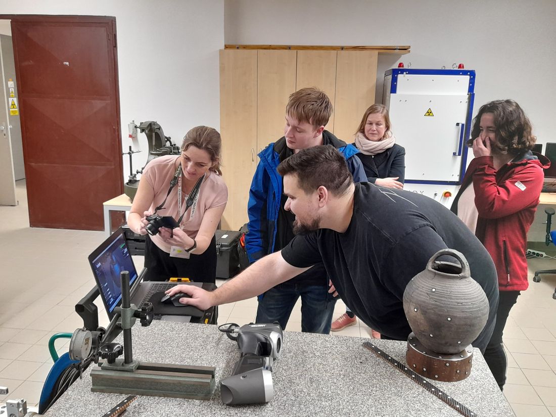 Průběh skenování konvice v laboratoři RTI ZCU prubeh scanu
