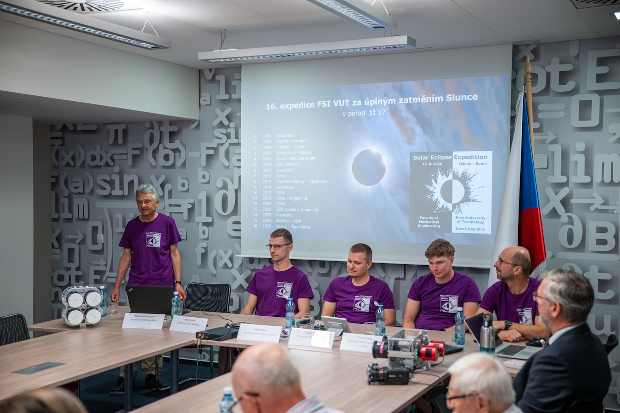 Tisková konference týmu Solar Wind Sherpas před odjezdem na expedici do Španělska a na Island Zatmeni 26 uvod4