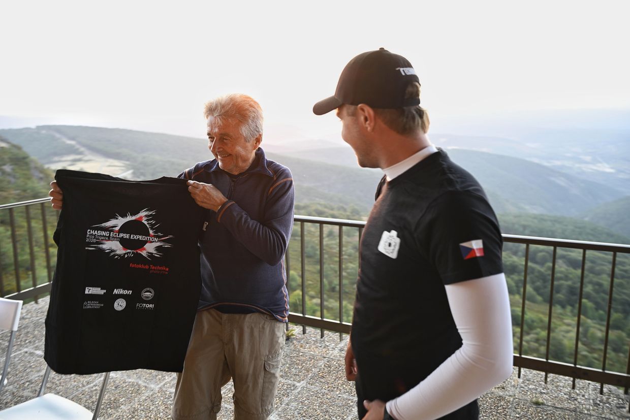 Miroslav Druckmüller s vedoucím Fotoklubu Technika na VUT Václavem Širokým DSC1210
