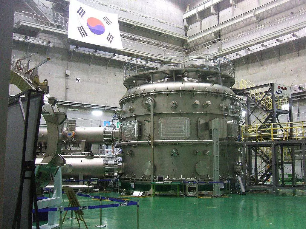 1024px KSTAR tokamak