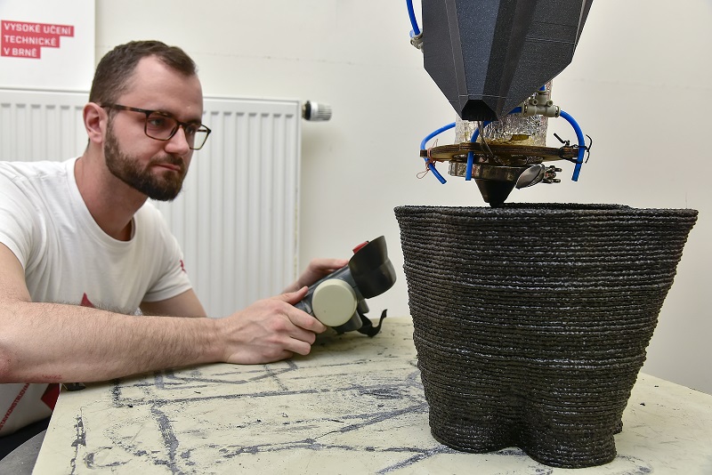 3D tisk vázy  z polymerního betonu 002