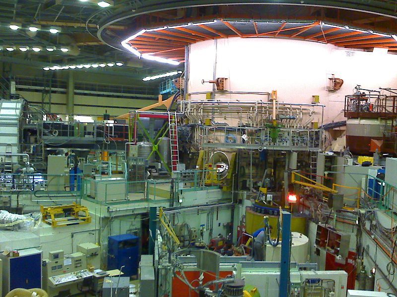 800px Institut Laue Langevin inside reactor hall