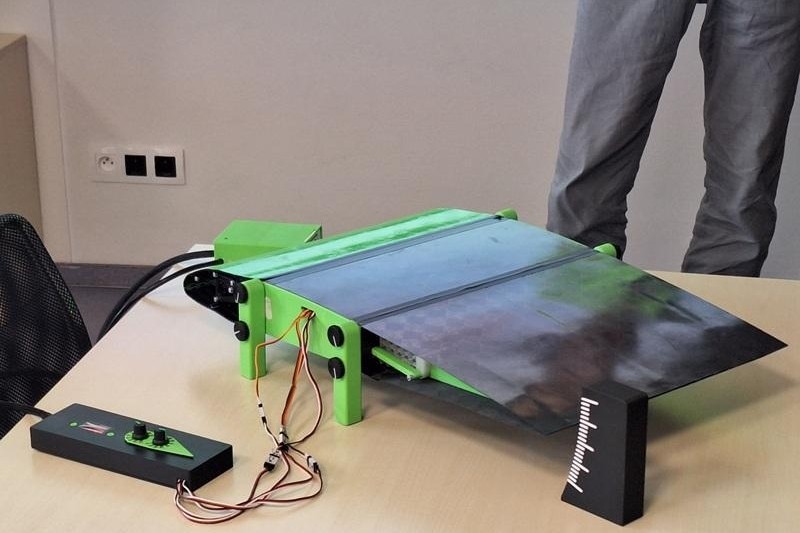 Demonstrátor ukazuje dva způsoby aplikace metamateriálů. | Autor: Iveta Hovorková