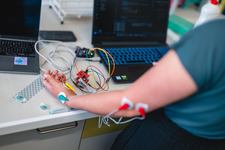 Neurální inženýrství na CEITEC VUT – experiment na člověku | Foto: Jakub Rozboud