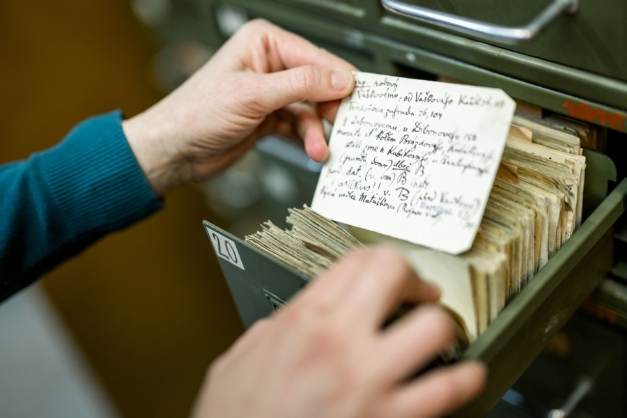 Ústav pro jazyk český AV ČR uchovává v lístkových katalozích výpisky ze slovní zásoby staré češtiny