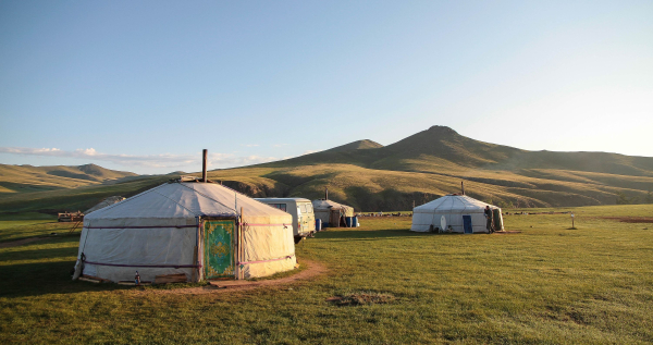 V Mongolsku se vědci snaží zastavit postup písečné duny