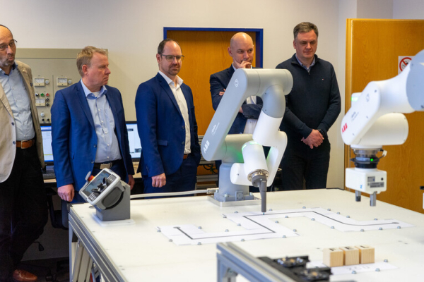 Nová laboratoř průmyslové robotiky v Plzni
