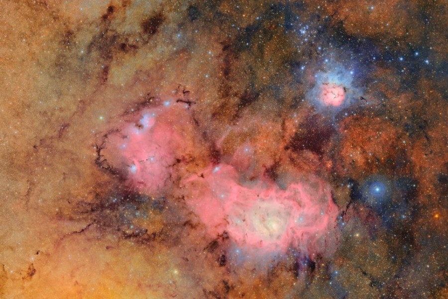 Mlhovina Trifid a Laguna, jeden z prvních snímků z dalekohledu